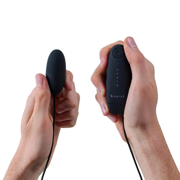 B Swish Bnaughty Classic Black - waterproof vibrating egg 5 modes
